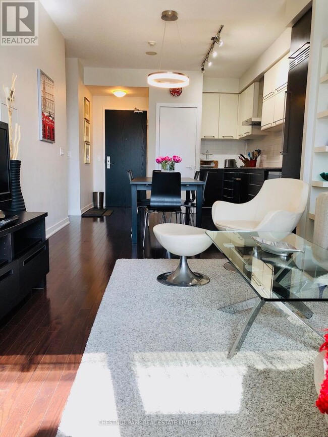 Building Photo - 770 Bay St.