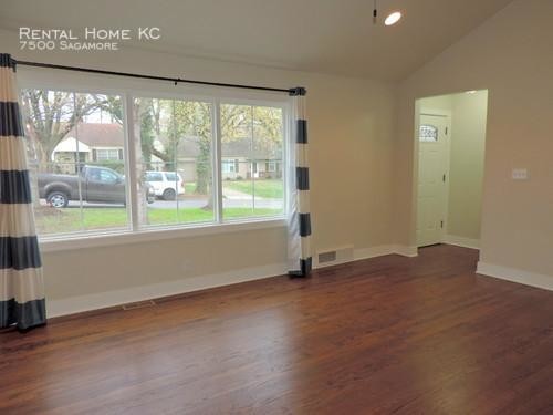 Building Photo - 4 bedroom in Prairie Viilage KS 66208