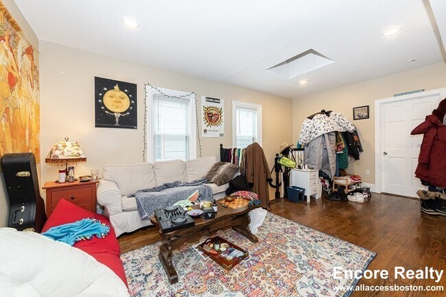 Foto del edificio - 1566 Tremont St