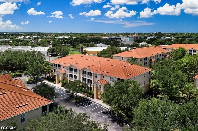 Foto del edificio - 9025 Colby Dr