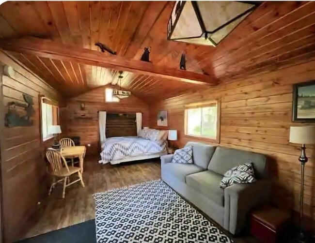 Building Photo - 135 Hideaway Dr