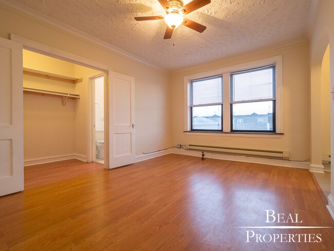 Building Photo - 4546 N Damen Ave