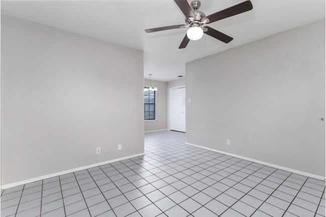 Building Photo - 927 W Formosa Blvd
