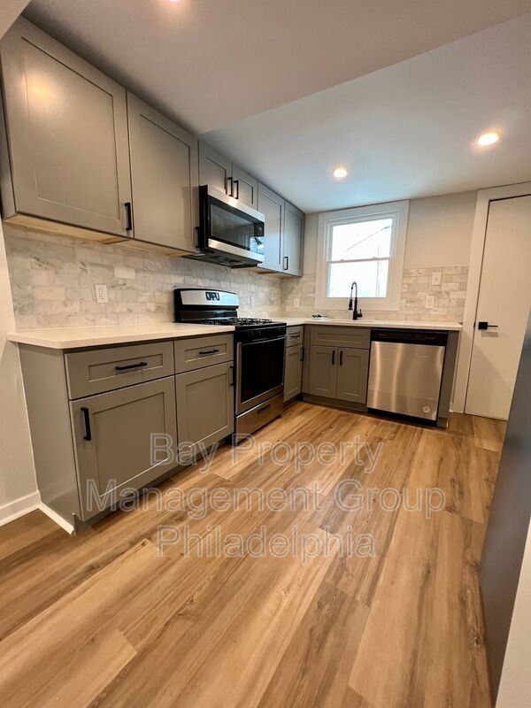 Building Photo - 2303 E Cambria St