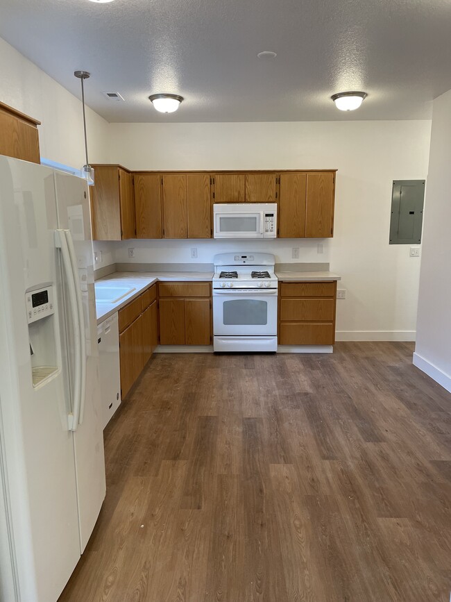 Kitchen - 4709 NE Leverich Ct