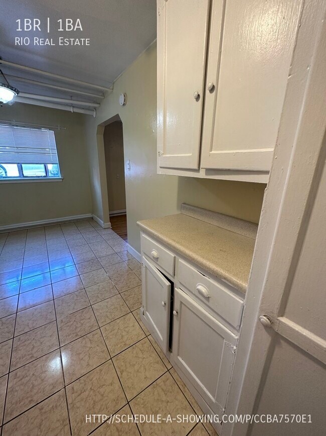 Foto del edificio - First Floor Corner 1BR Apartment in Cap Hill!