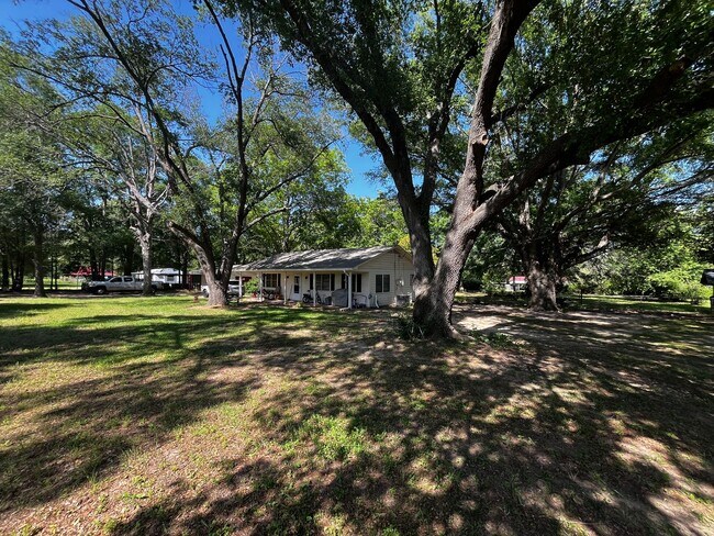 Foto del edificio - Private 2 Bed, 2 Bath Home on Acreage – 10...