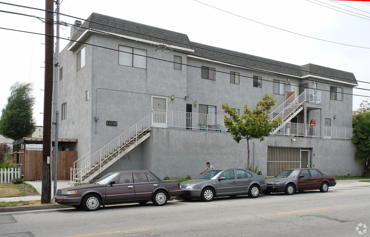 Building Photo - 402 W Windsor Rd