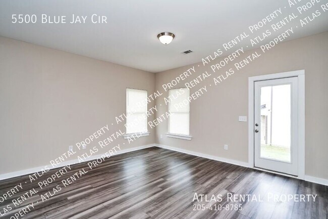 Foto del edificio - 5500 Blue Jay Cir