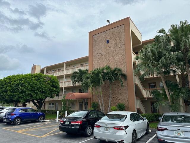 Building Photo - 4024 Newcastle B