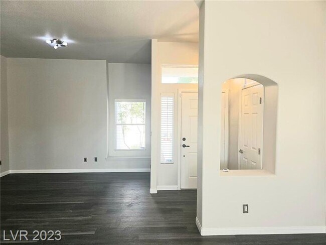 Building Photo - Highly Upgraded 2 Bed 2 Bath