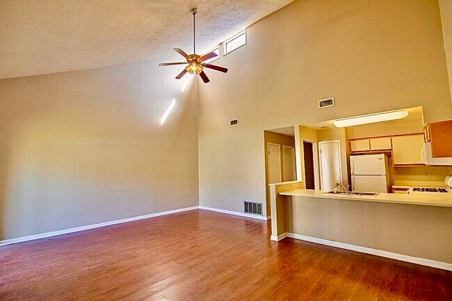 Living Area - 522 Arrow St