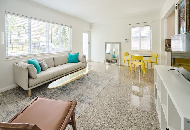 Foto del edificio - 532 NE 16th Ct