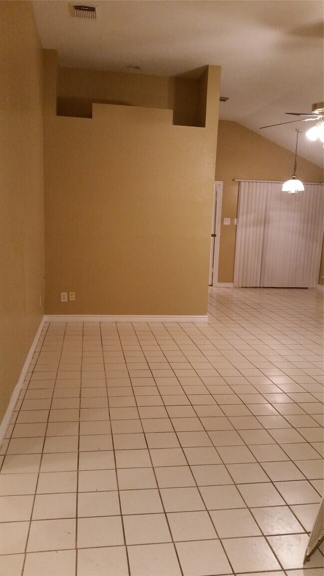 Foto del edificio - 6826 Heather Hollow Dr
