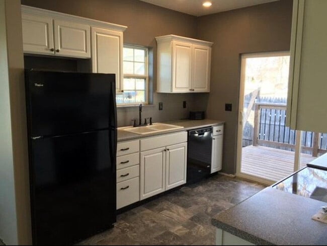 Building Photo - 700 S Linn St