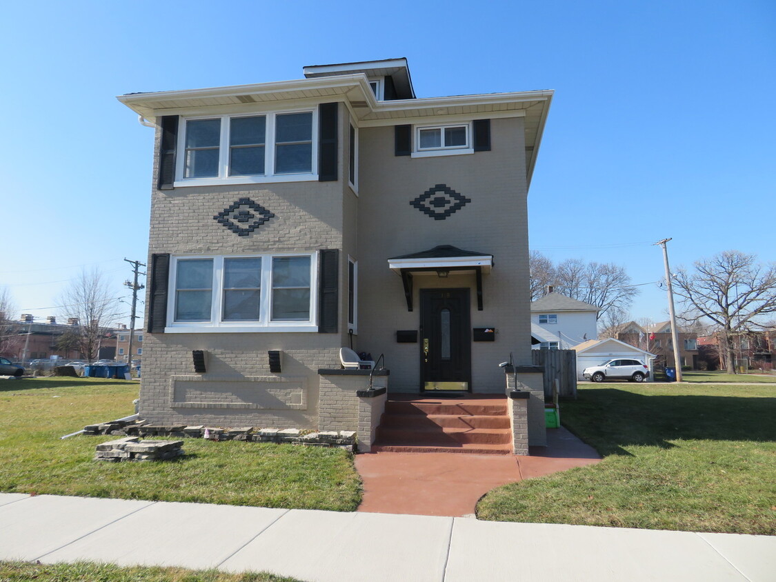 Primary Photo - 118 N 12th Ave
