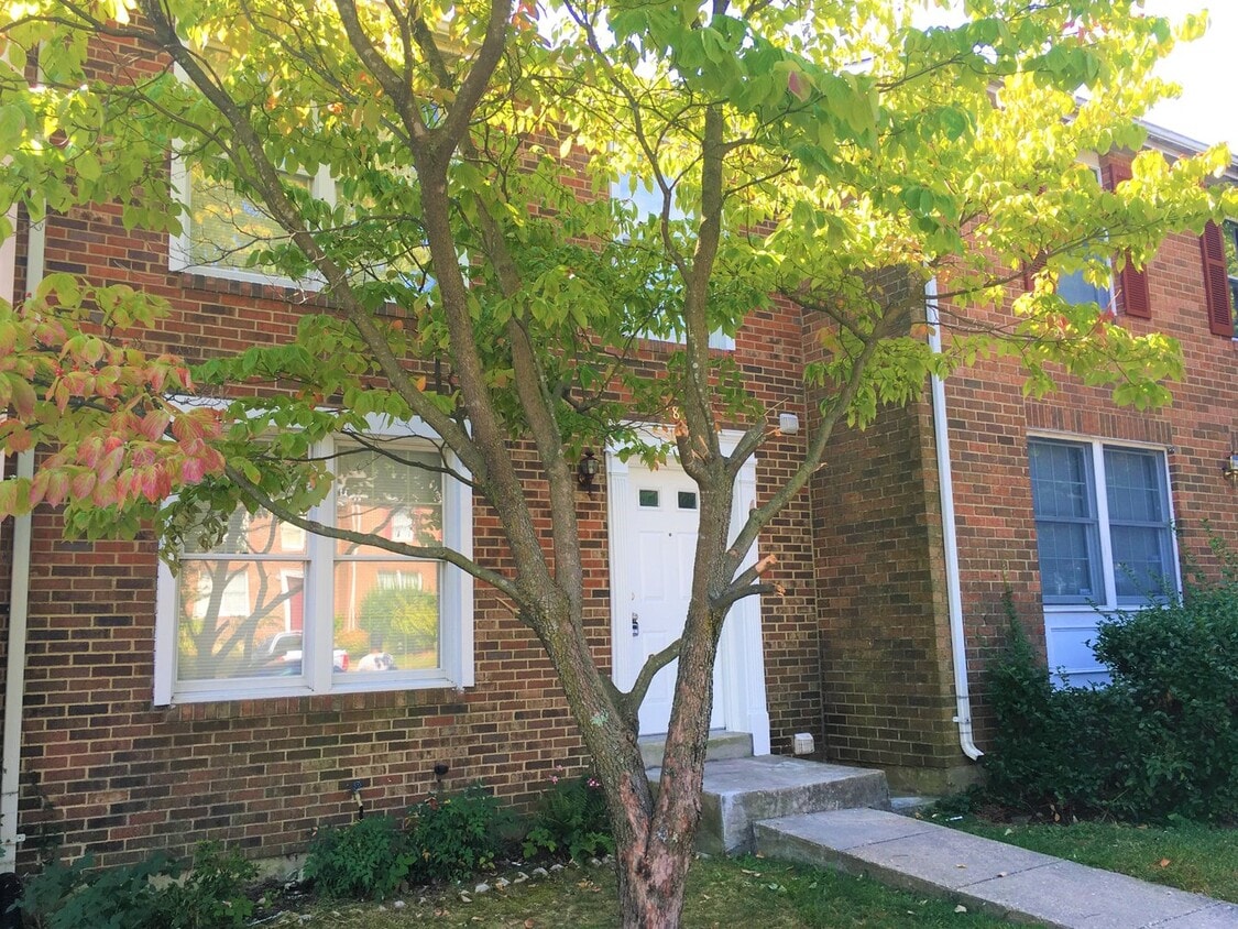 Foto principal - Gorgeous 3 BR/2.5 BA Townhome in Beltsville!