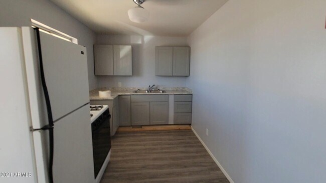 Foto del edificio - 110 N Ford St