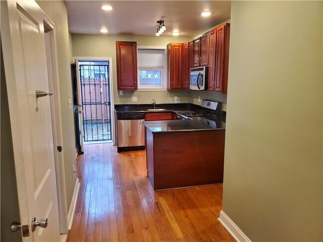 Foto del edificio - 2437 S Darien St