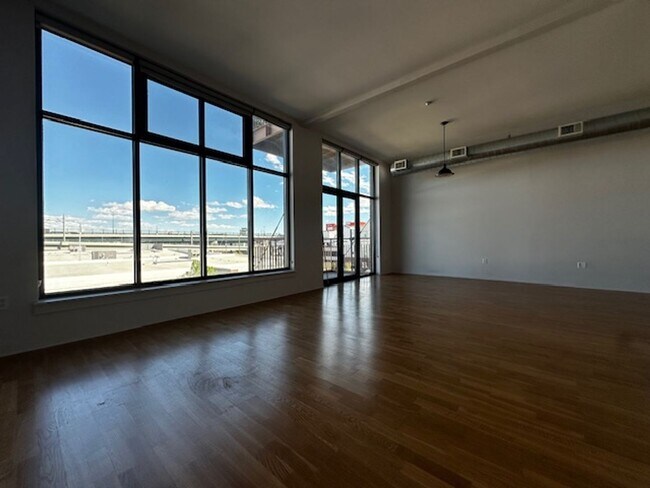 Foto del edificio - 3100 Huron St