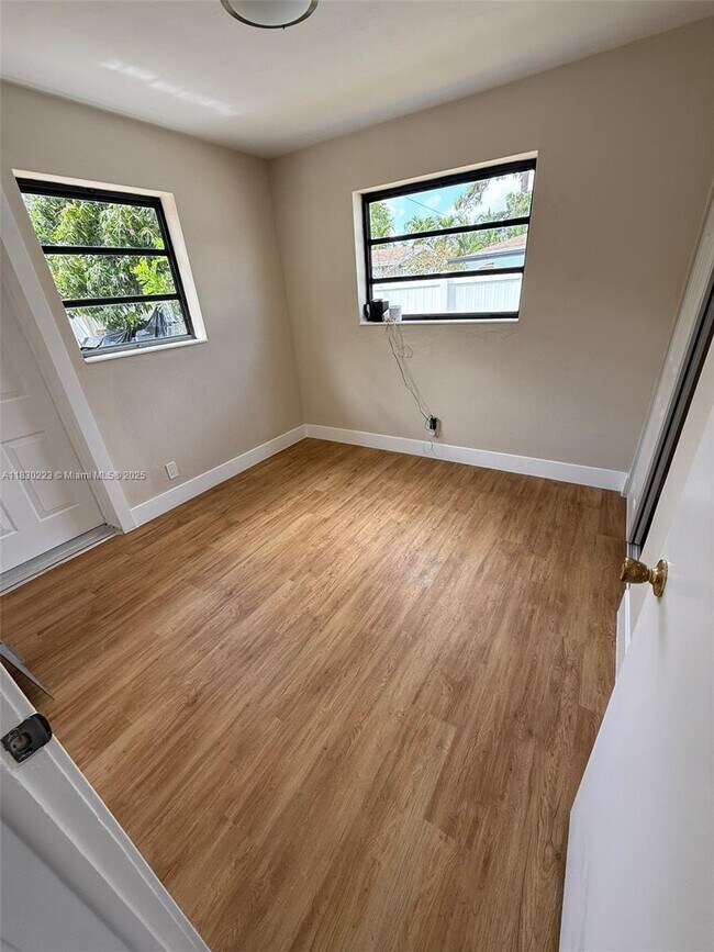 Building Photo - 3 bedroom in Hollywood FL 33023