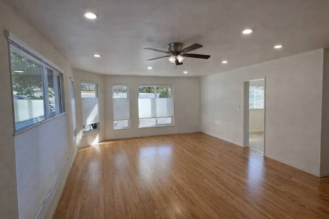 Building Photo - Vanguard Apartments