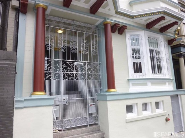 Foto del edificio - 1328 Larkin St