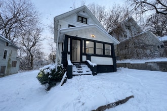 Building Photo - 712 Roselle Ave