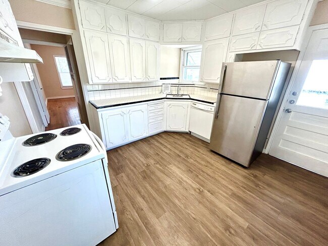 Foto del edificio - **APPLICATION RECEIVED** **MOVE IN SPECIAL...