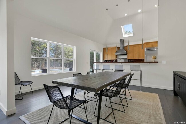 Foto del edificio - 26 Lakeside Ln