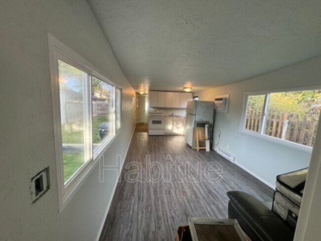 Foto del edificio - 2318 W Targee St