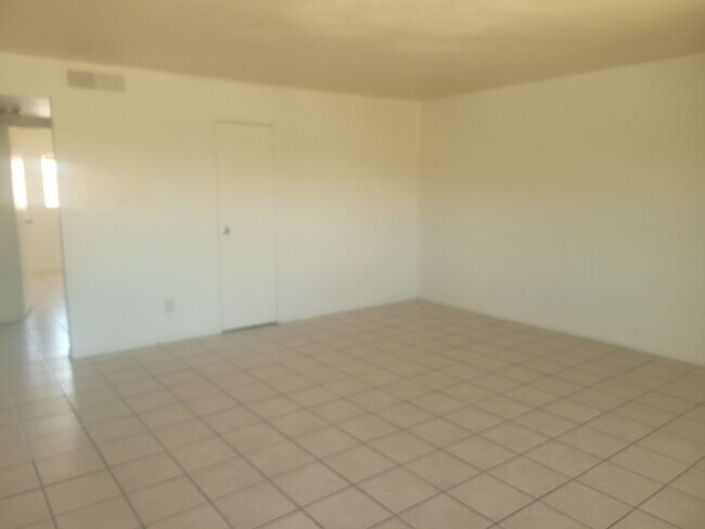 Foto del edificio - 4725 Convaire Ave