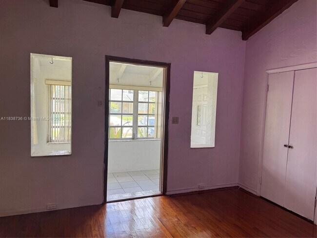 Foto del edificio - 671 NE 87th St