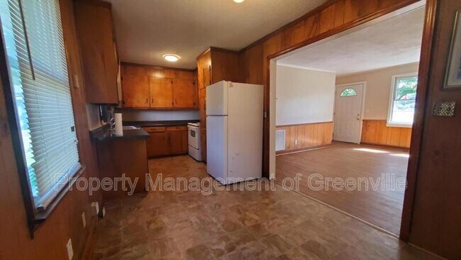 Building Photo - 26 Brownwood Dr