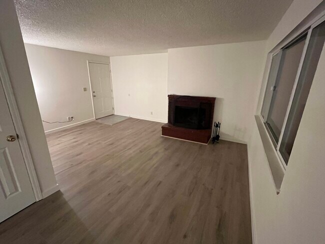 Foto del edificio - 3333 Willow Ct SE