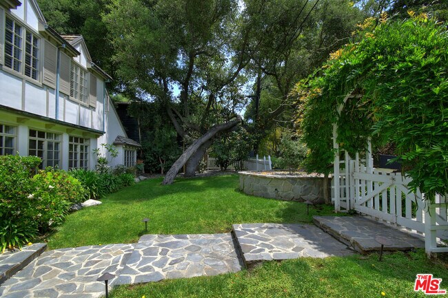 Foto del edificio - 3254 Oakdell Rd