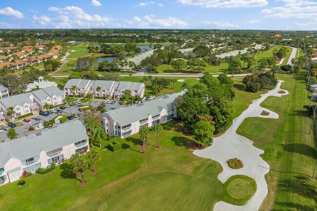 Building Photo - 702 Muirfield Ct
