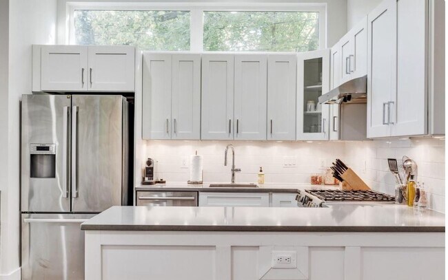 Kitchen - 3919 Fulton St NW