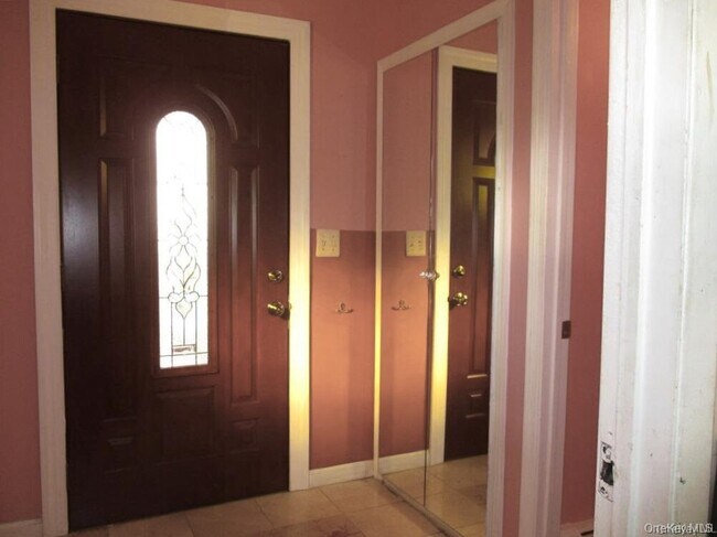 Building Photo - 429 E Park Ave