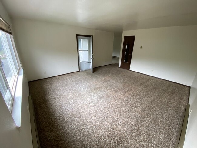 Building Photo - Convenient Florida Road Condo