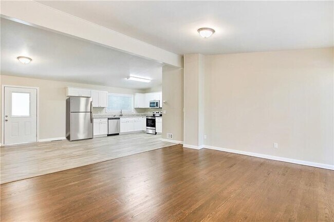Building Photo - 2459 Brooks Dr