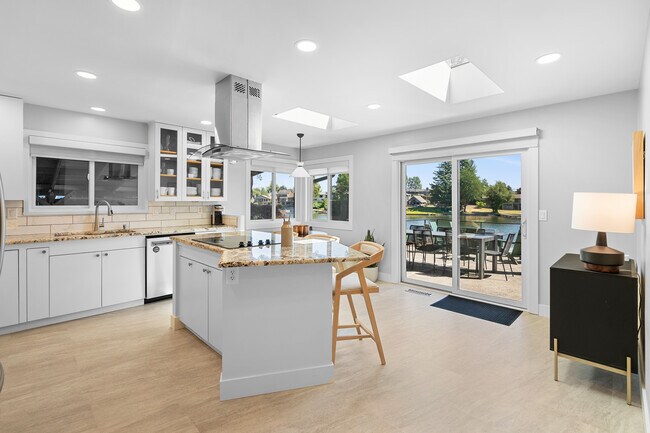 Foto del edificio - 21426 NE Blue Lake Rd