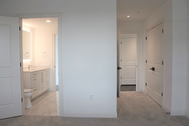 Interior Photo - Hubbard Park Place