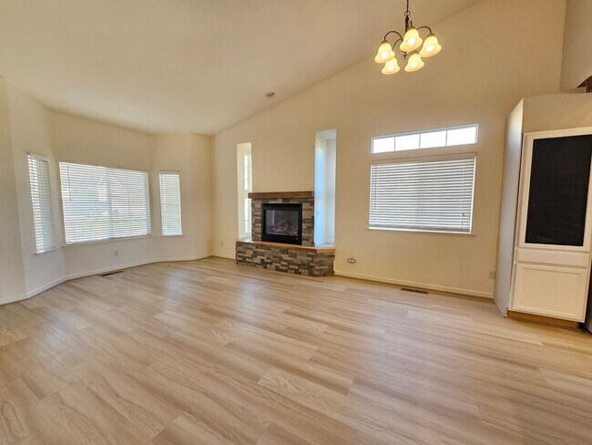 Foto del edificio - Cold Springs Beauty - Immaculate Newer Hom...