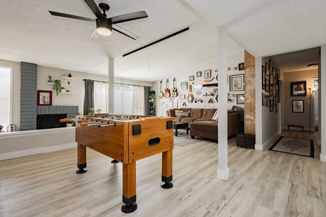 Foto del edificio - Fully Furnished single story home in Las Vegas with STYLE!