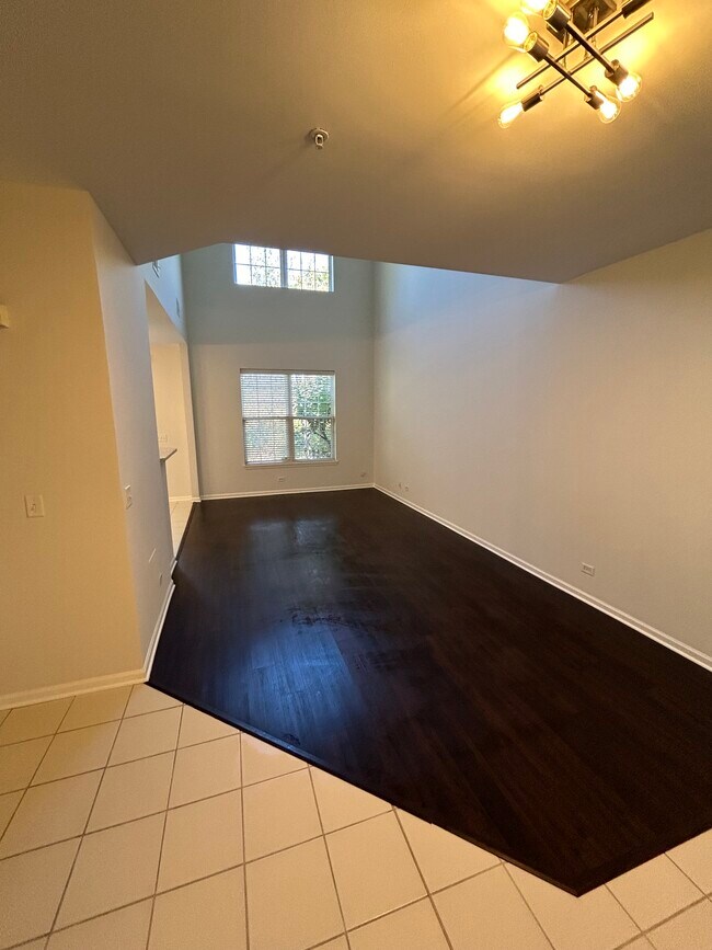 Building Photo - 944 Enfield Dr