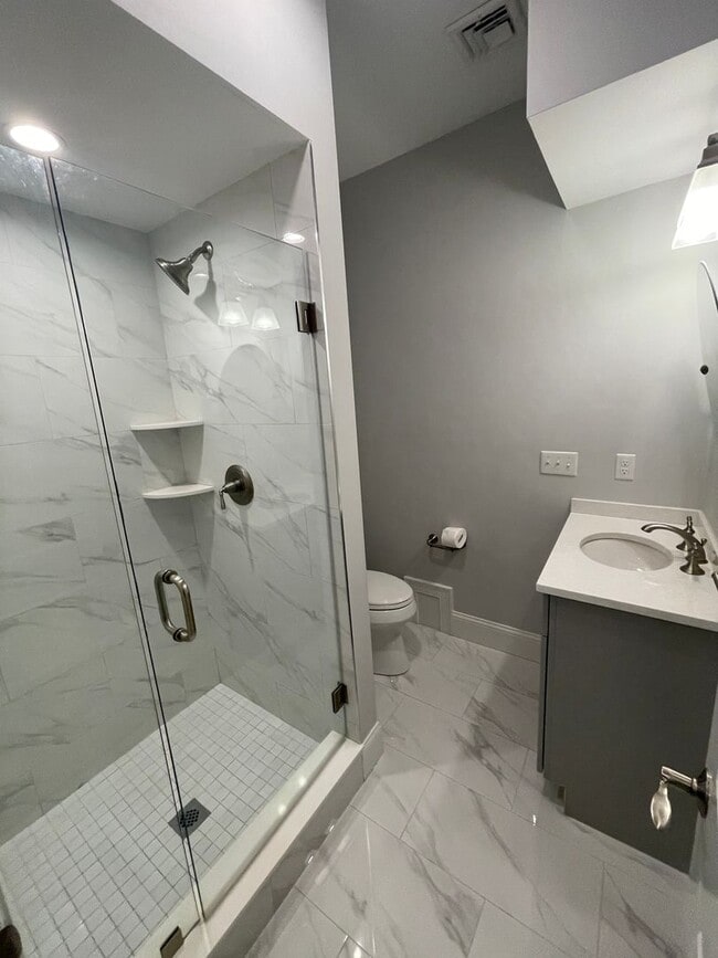 Building Photo - All new modern one bedroom with parking