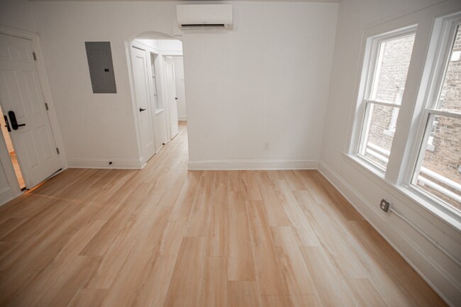 Foto del edificio - 1388 W 83rd St