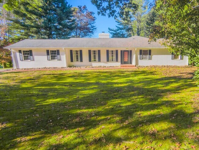 Foto del edificio - 122 Maxwell Dr