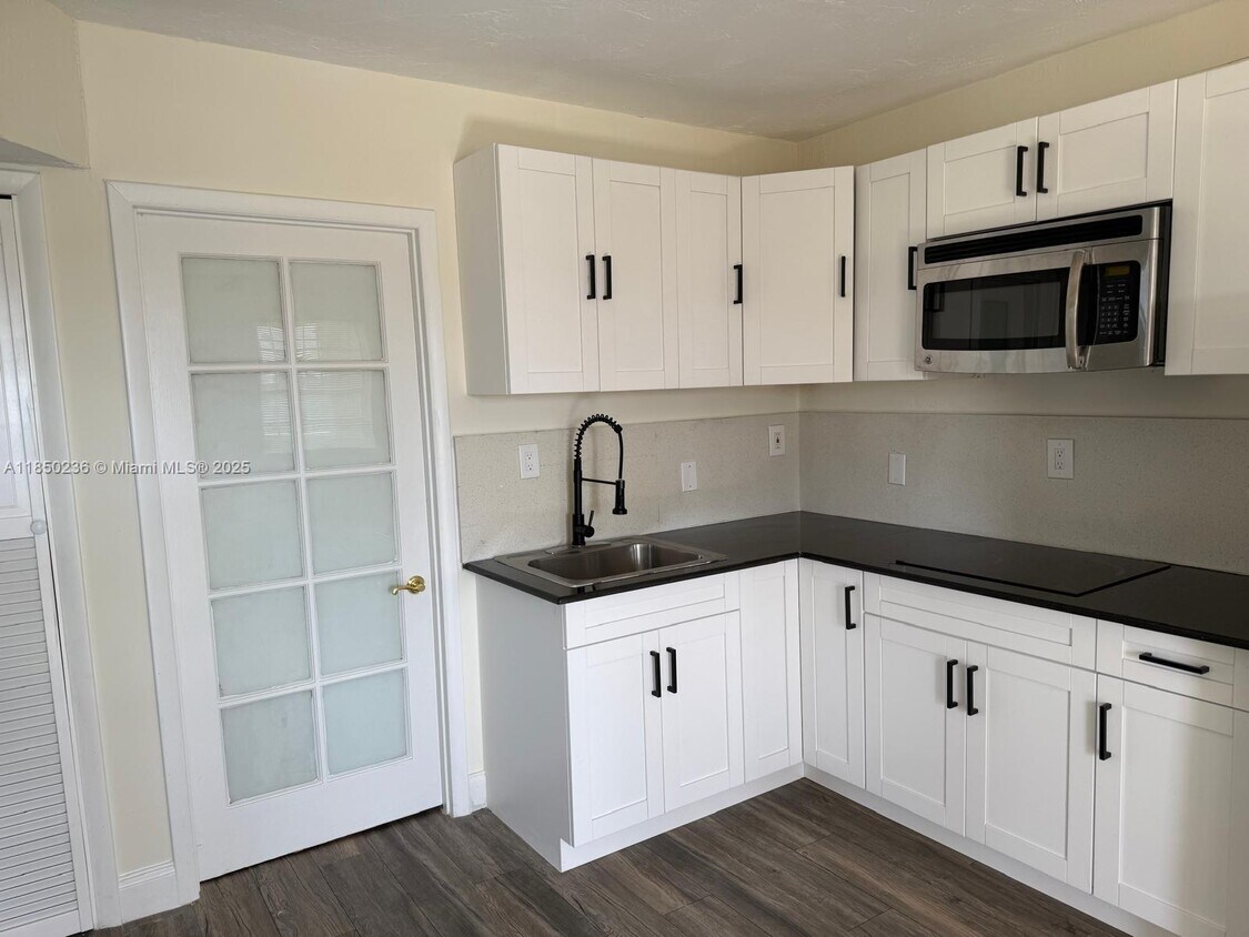 Foto principal - 4725 NW 33rd Ave